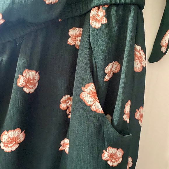 Cute jumpsuit with pockets - Picture 3 of 3